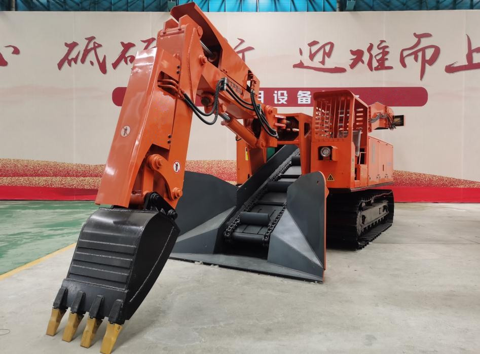 120履帶刮板扒渣機(jī) 120履帶刮板扒渣機(jī)